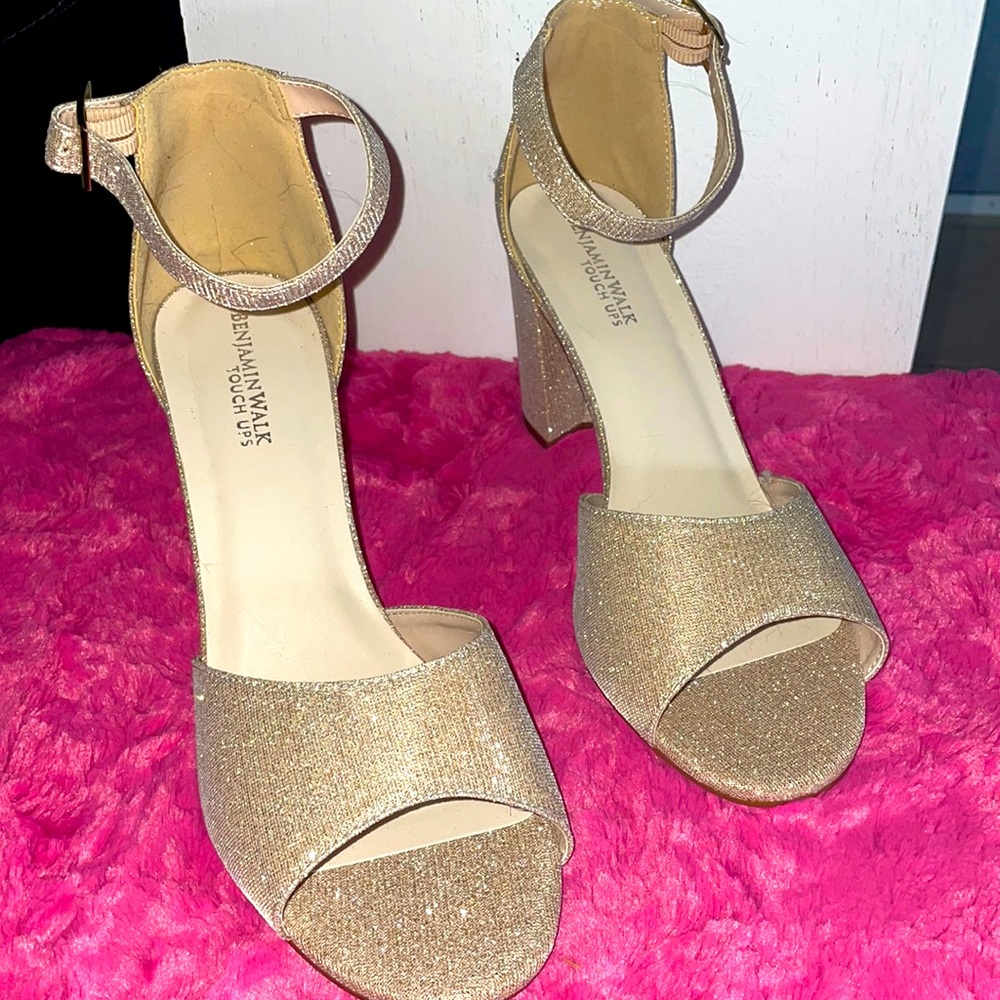 Benjamin Walker Touch Ups Gold Block Heel Size 9w